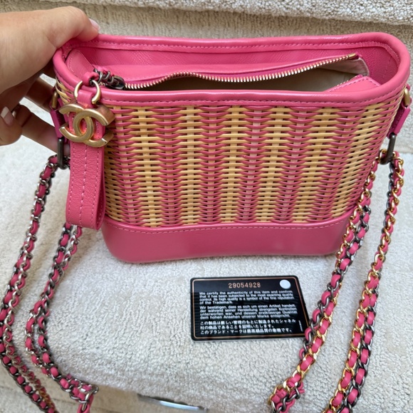 Chanel Gabrielle Hobo Small in Beige Rattan & Pink leather - Picture 2 of 14